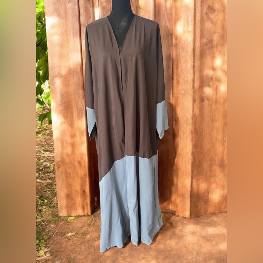 Elegant Two-Tone Maxi Dress